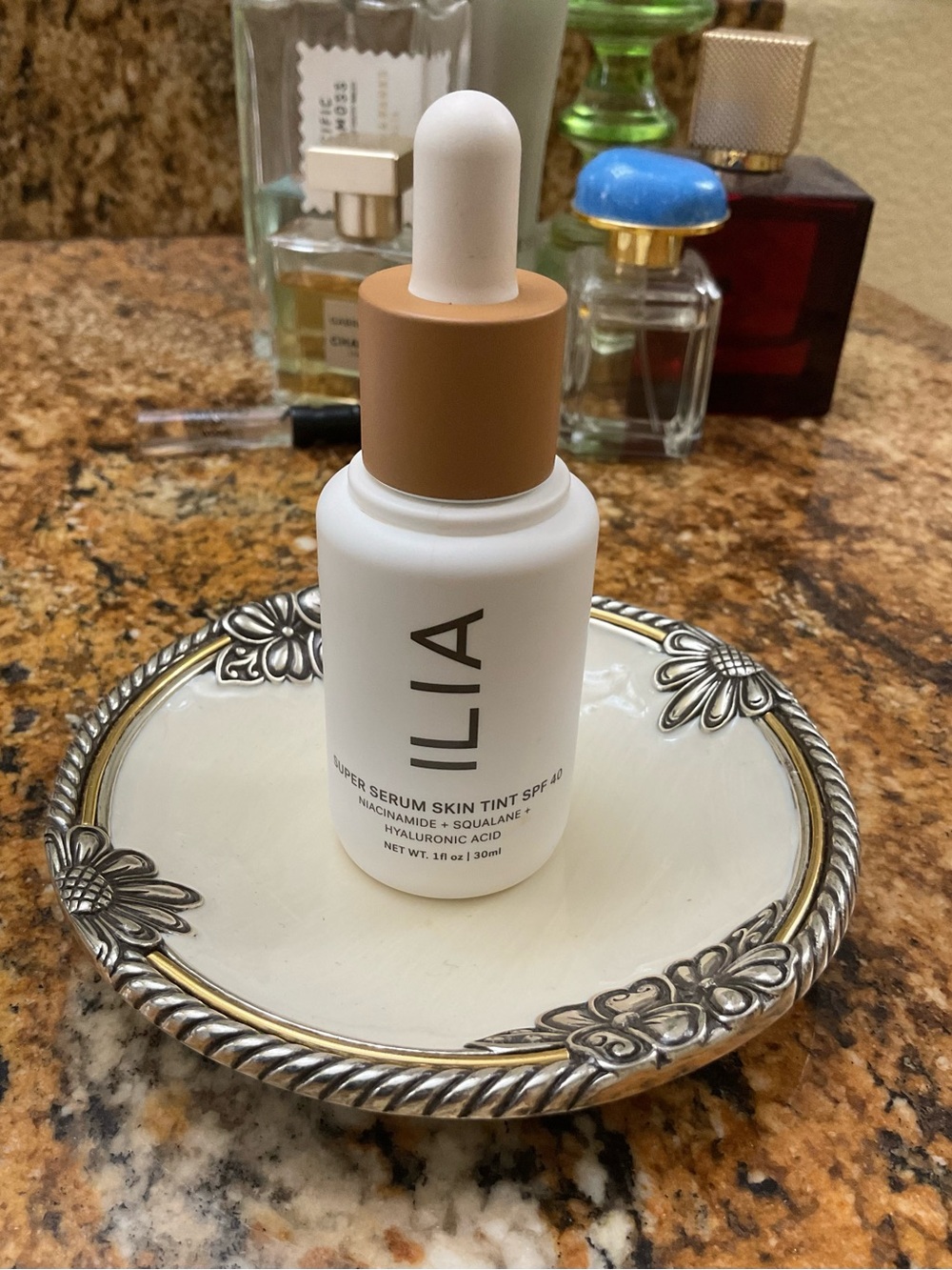 ILIA Serum Skin Tint - Picture 2 of 6